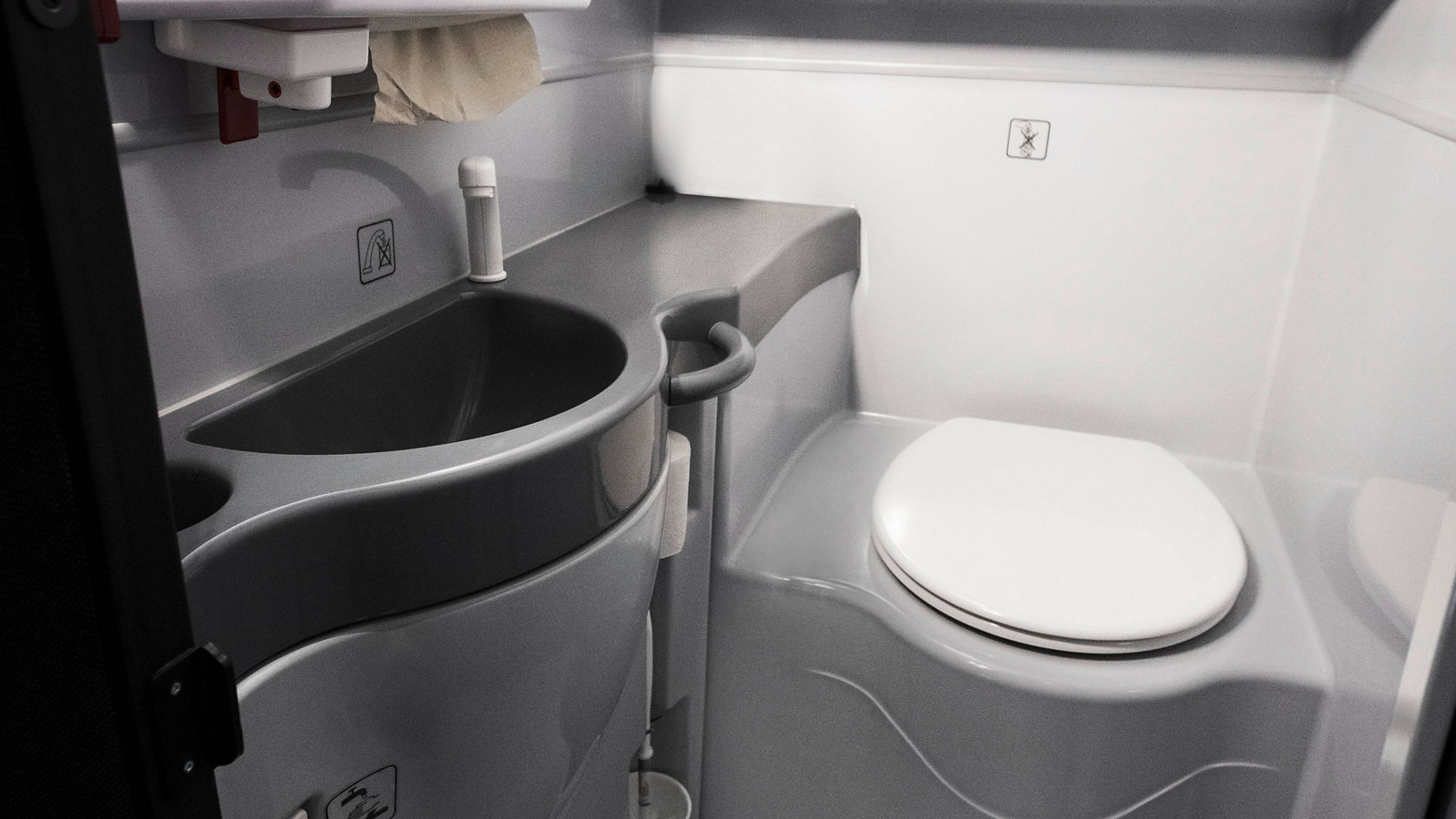 Toilette di bordo Setra per autobus da turismo con WC, lavandino, dispenser di sapone e carta igienica