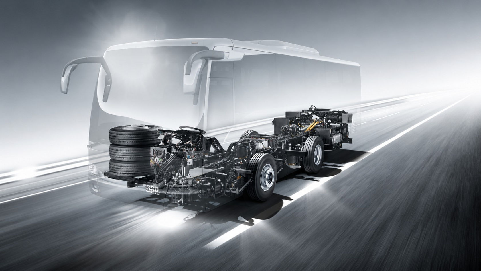 Mercedes‑Benz OC 500 RF Bus‑Chassis mit Technikkomponenten auf der Straße, im transparenten Umriss eines Omnibusses dargestellt