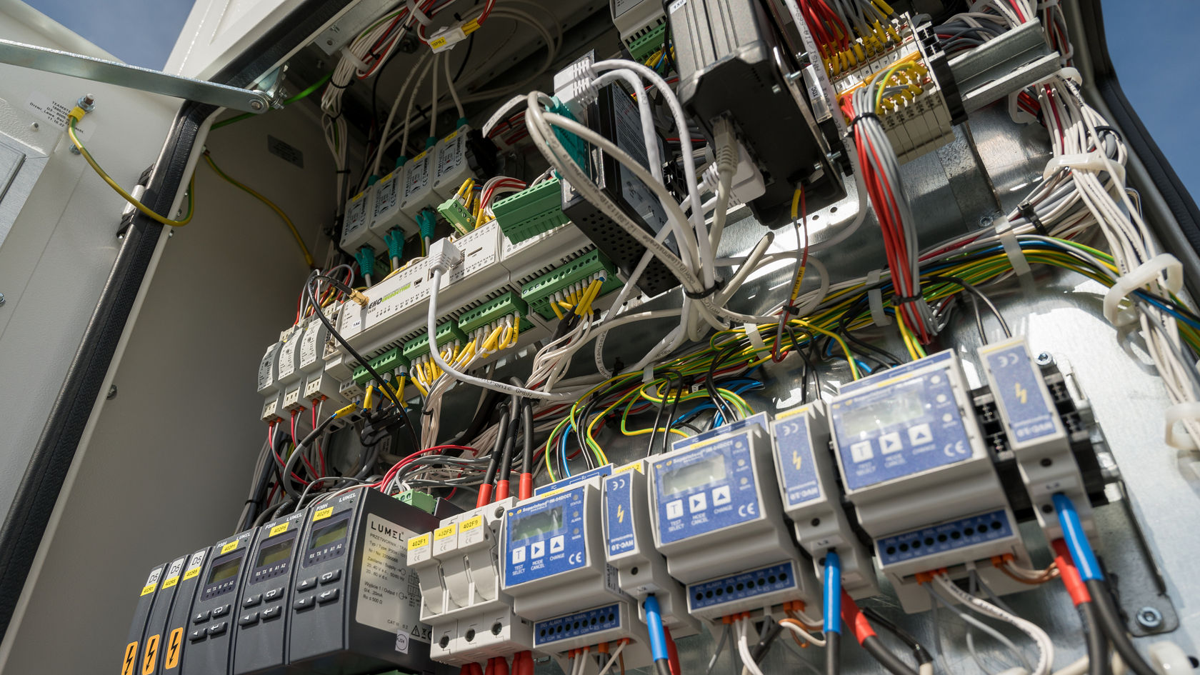 A tailor-made electromobility ecosystem. | Mercedes-Benz Buses United ...