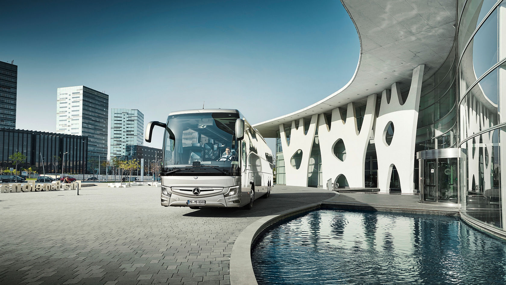 Mercedes-Benz Tourismo: The classic touring coach turns 30. | Mercedes ...