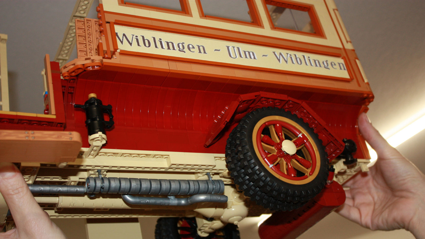 Un véhicule classique en version LEGO® unique.