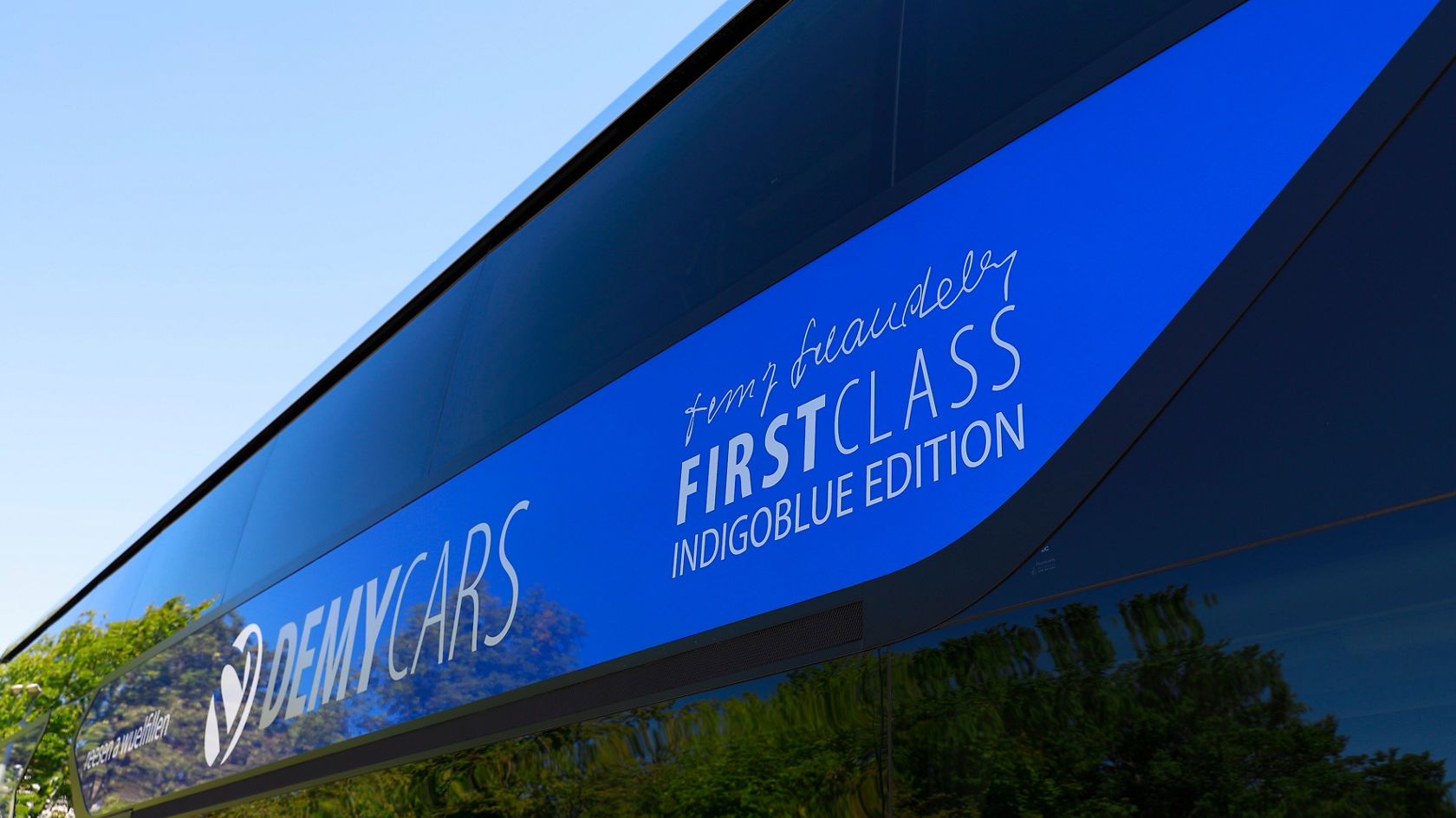 Tre autobus da turismo Setra per l'anniversario.