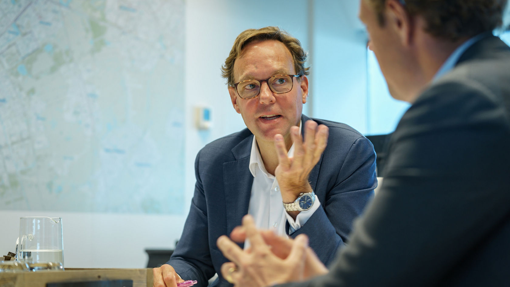 The Hague: electric buses and charging infrastructure from a single source.