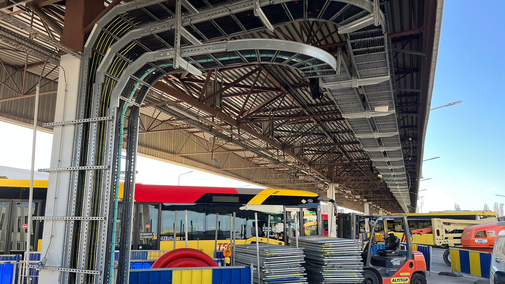 A partnership with ideal division of tasks. | Mercedes-Benz Buses Indonesia