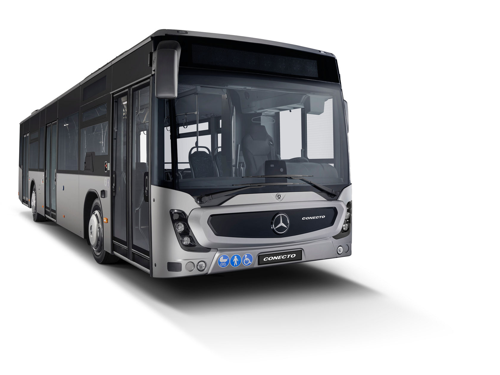 Mercedes-Benz Conecto gradski autobus kao slobodno vozilo u tri četvrtine izgleda od prednje strane