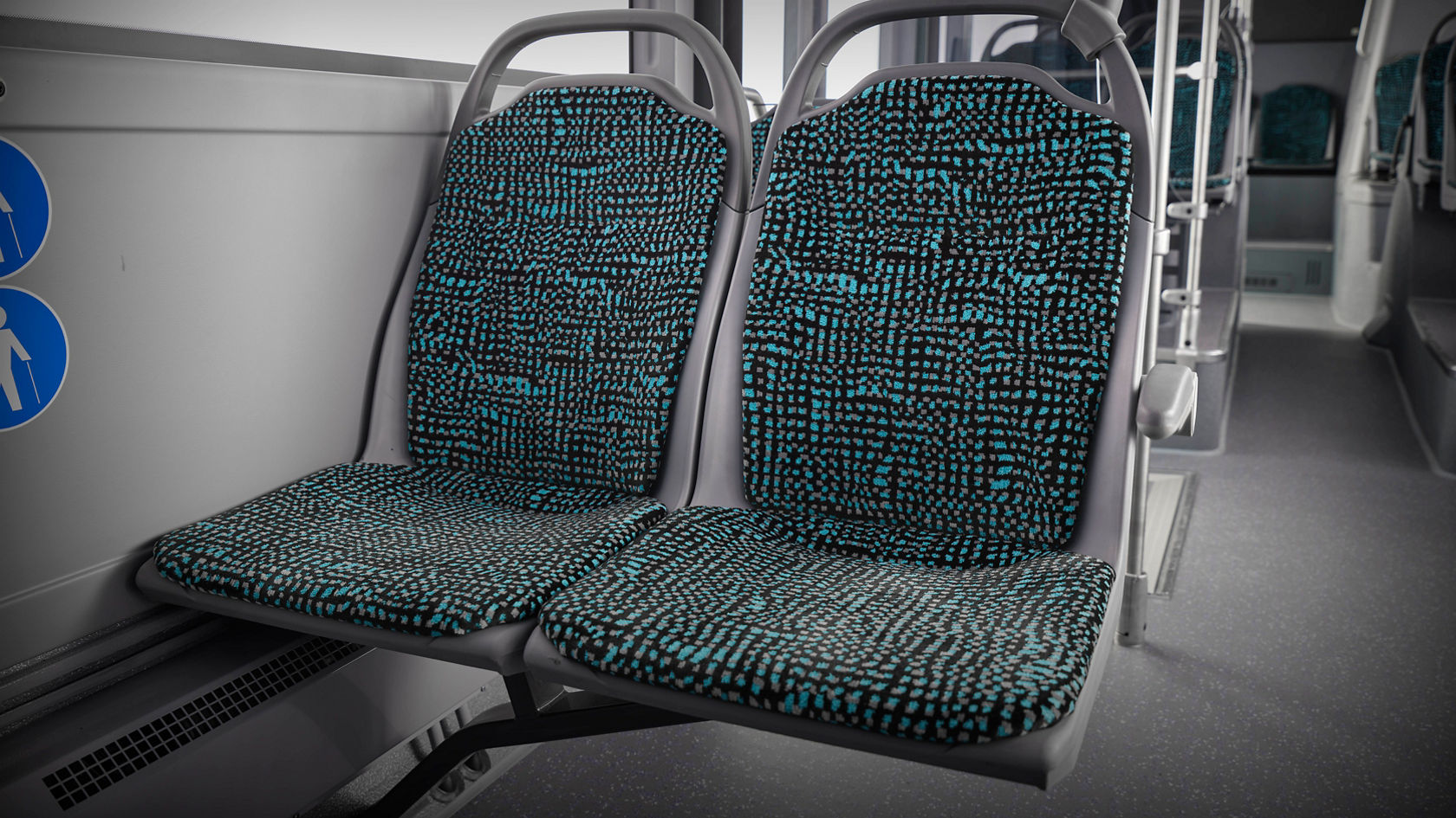 Presvučena putnička sedišta Mercedes-Benz Conecto sa alternativnom varijantom materijalnog dizajna.