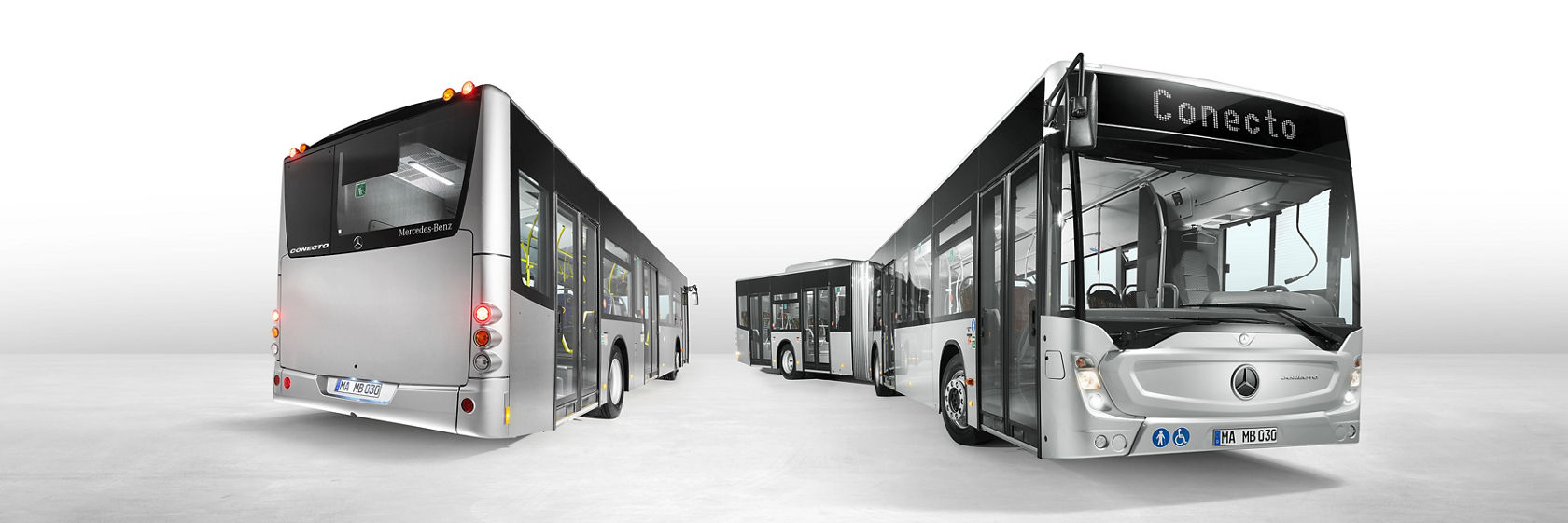 Mercedes-Benz Conecto gradski autobus u dve različite izvršenja modela u različitim perspektivama kao slobodni prikazi vozila
