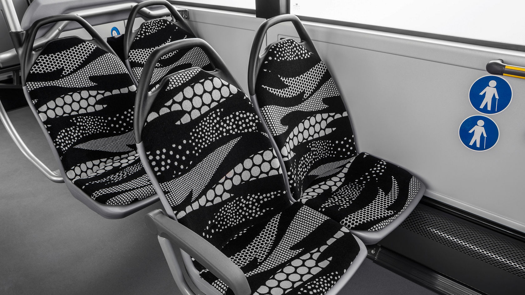 Presvučena putnička sedišta Mercedes-Benz Conecto sa modernim dizajnom materijala