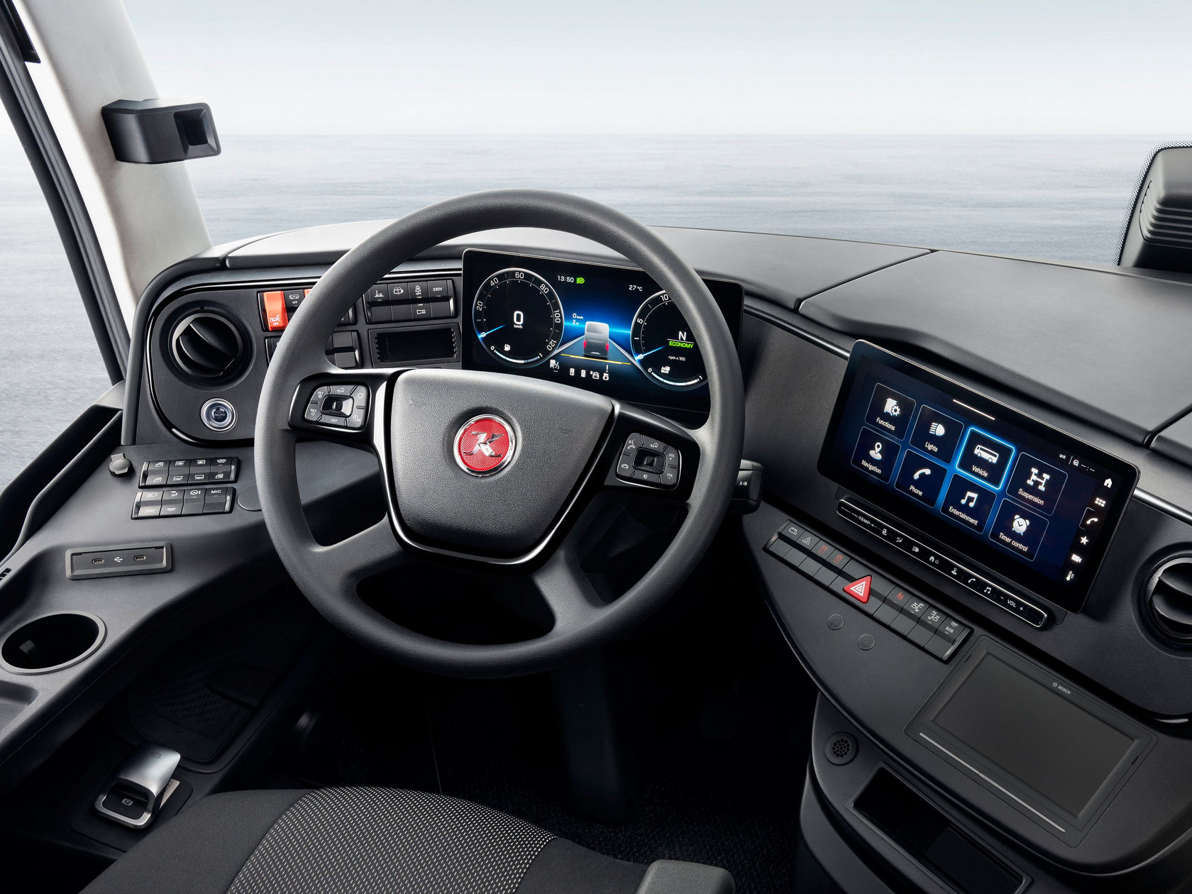 Setra Cockpit mit Fahrerarbeitsplatz, Lenkrad, digitalem Kombiinstrument und zentralem Infotainment-Display