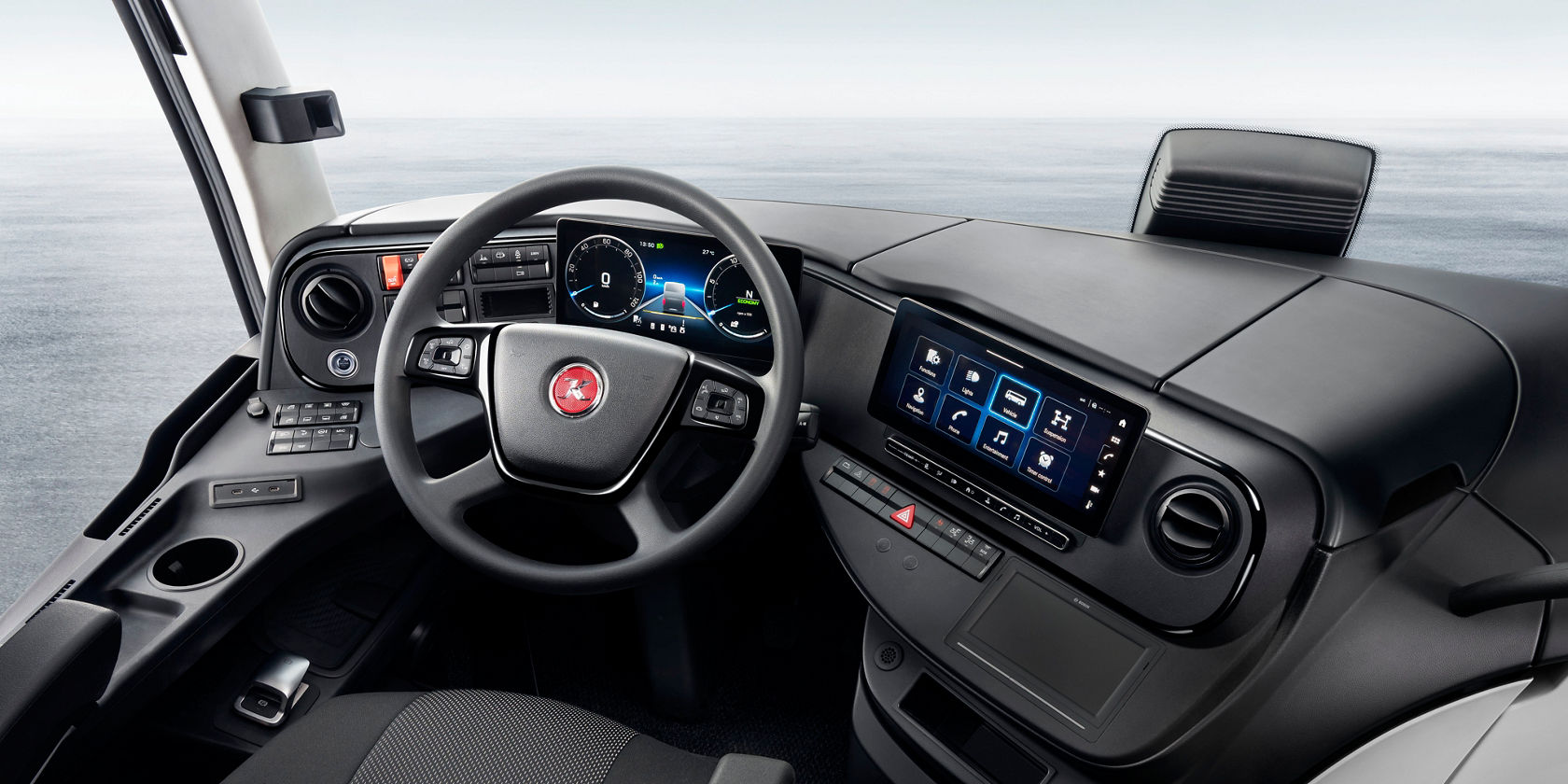 Setra cockpit with driver cockpit, steering wheel, digital instrument cluster and central infotainment display