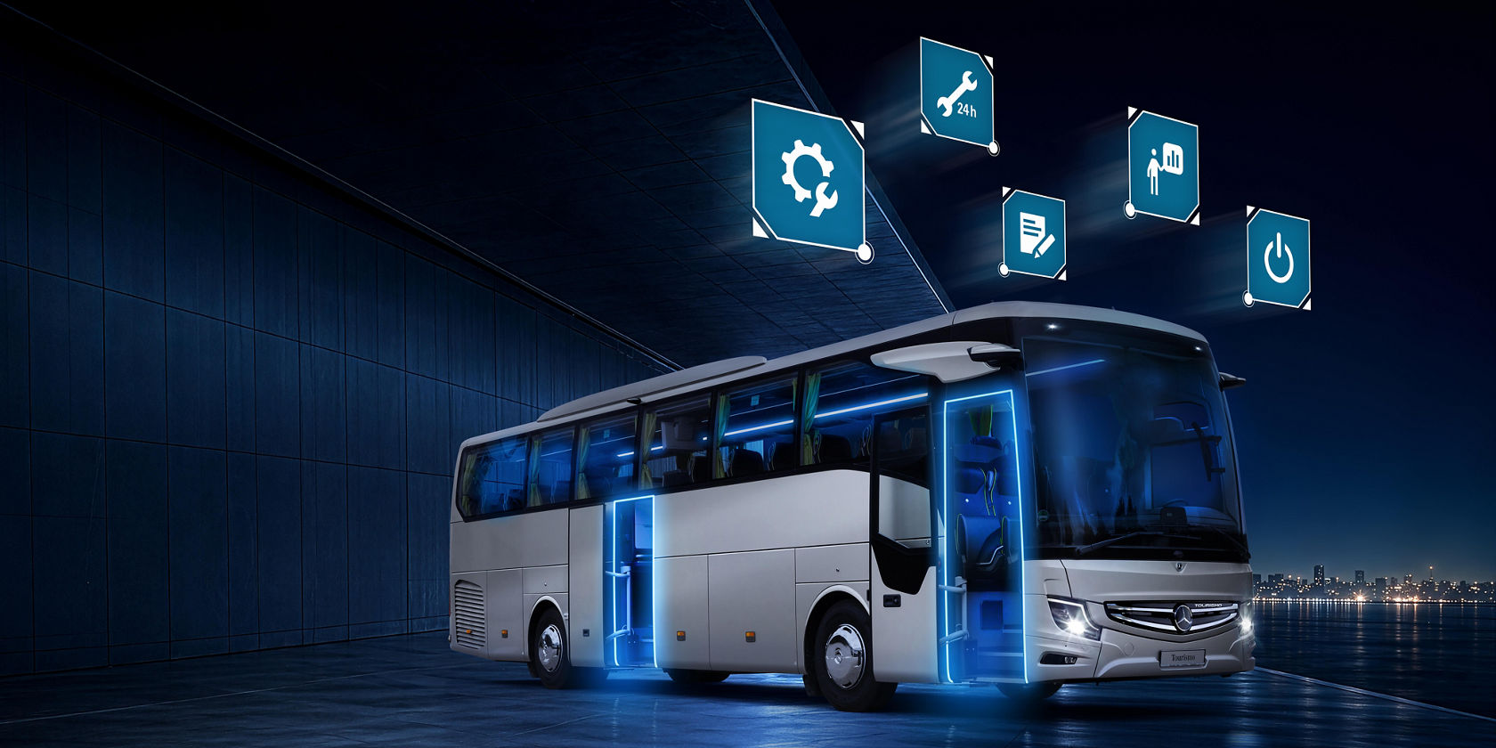 Mercedes-Benz Tourismo mit eingeblendeten Symbolen für vernetzte Funktionen