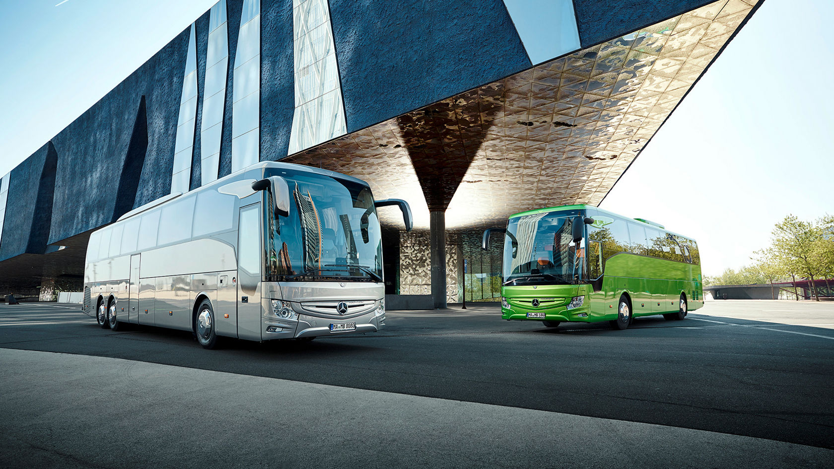 Servicio de alquiler de autocares Mercedes-Benz.